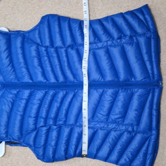Bernardo Blue Down Filled Hooded Vest Size Medium - Picture 14 of 14